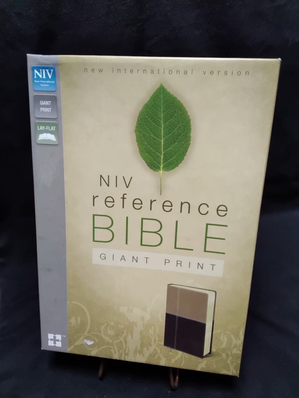 NIV New international Version Reference Bible Gaint Print New in Box